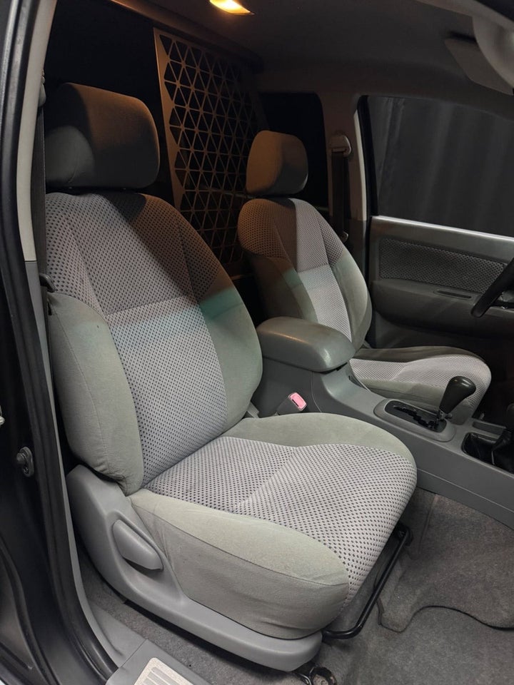 Toyota HiLux 3,0 D-4D Db.Kab 4x4 SR5 4d