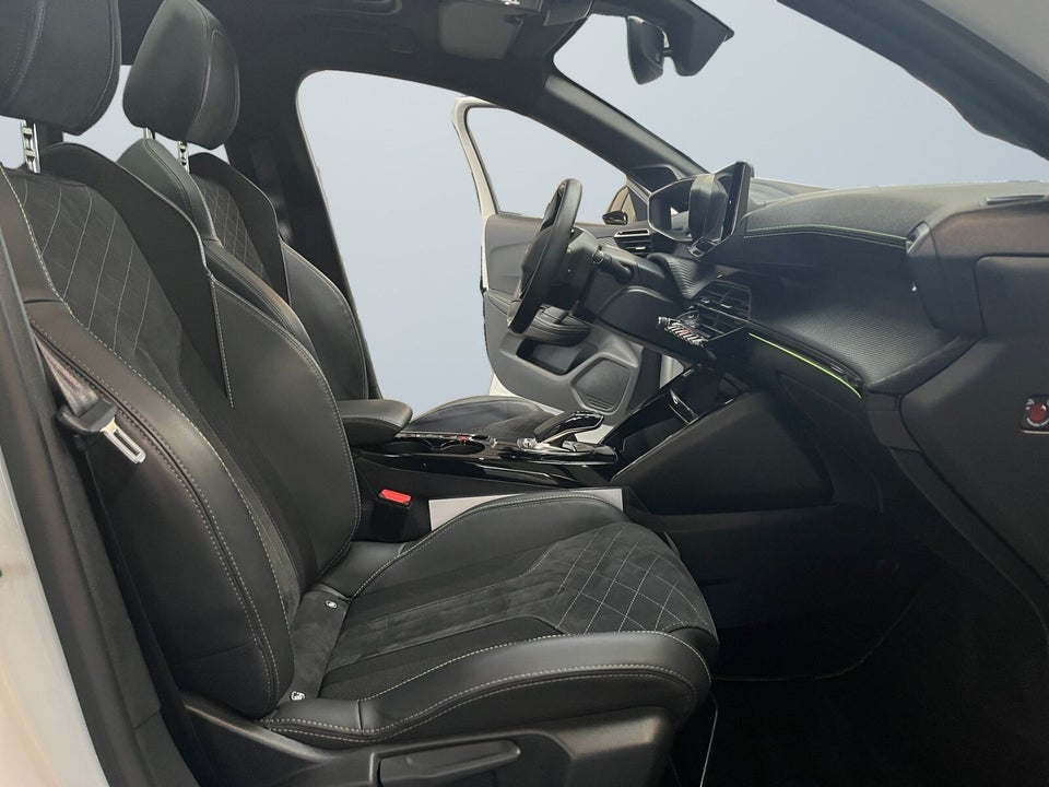 Peugeot e-208 50 GT Sky 5d