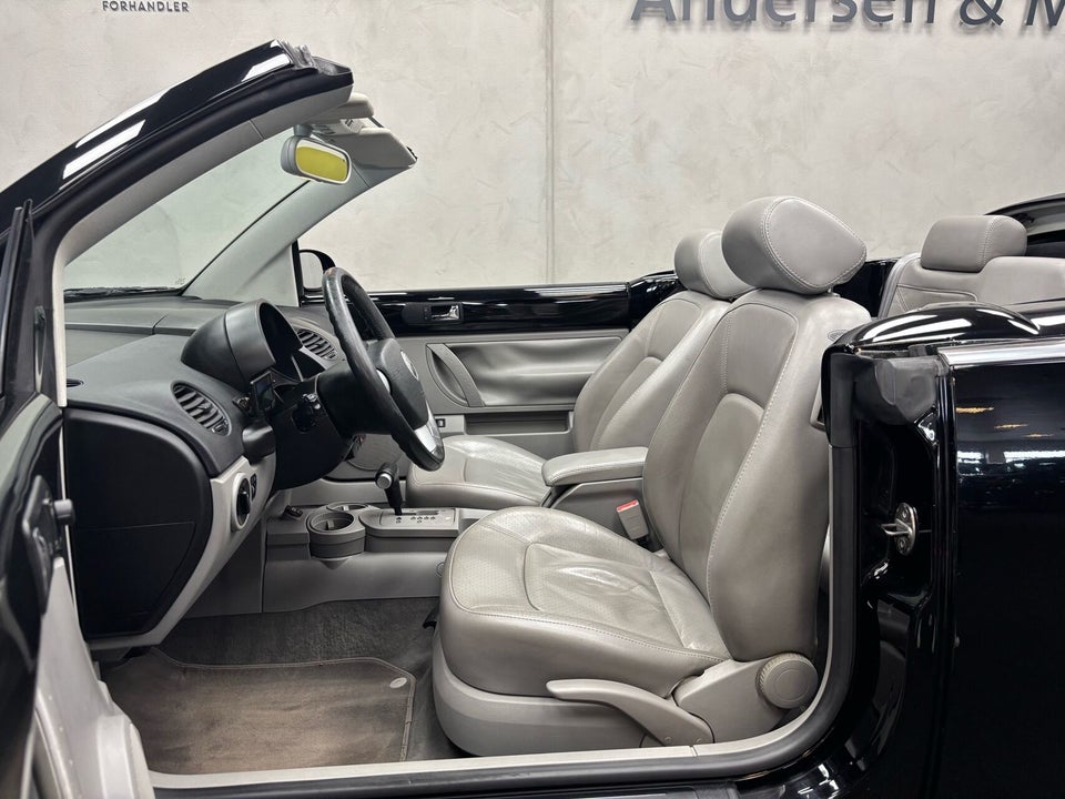 VW New Beetle 2,0 Cabriolet aut. 2d