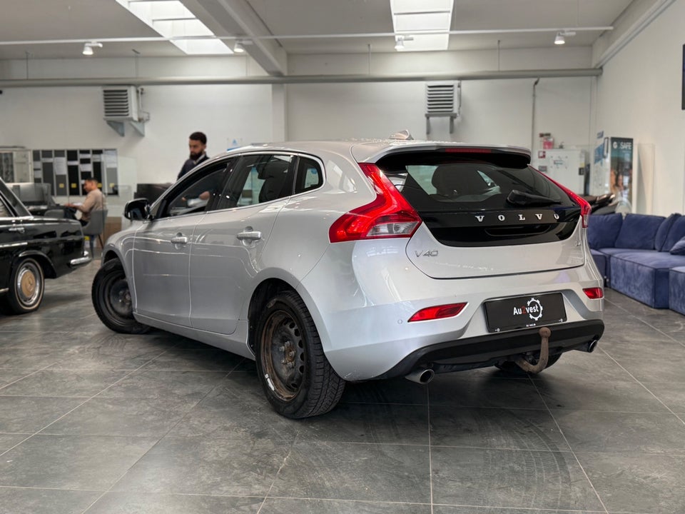 Volvo V40 CC 2,0 D4 177 Kinetic aut. 5d