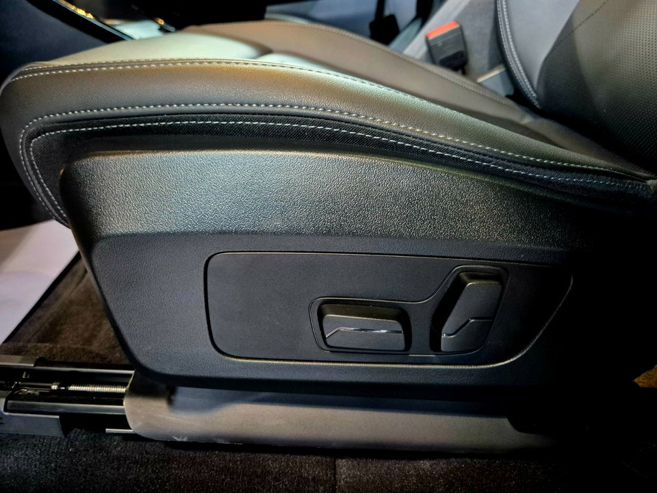 BMW iX1 xDrive30 Fully Charged 5d