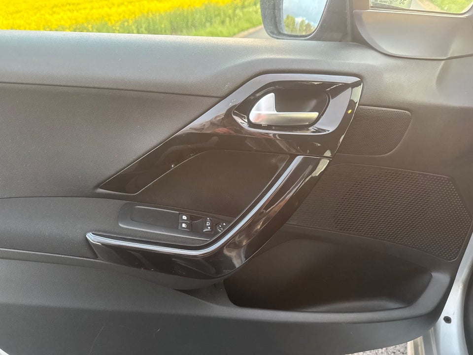 Peugeot 208 1,6 e-HDi 92 Allure 5d