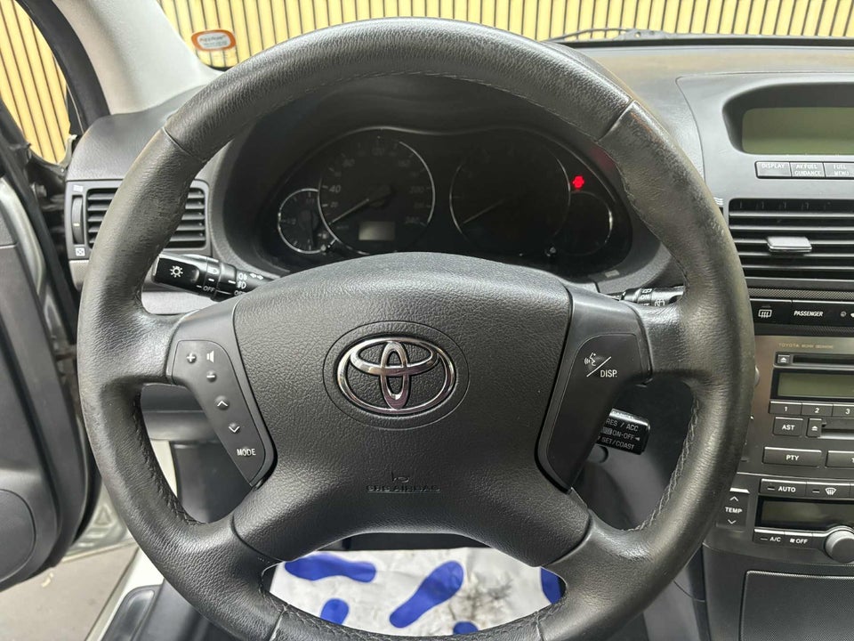 Toyota Avensis 2,4 Executive stc. aut. 5d