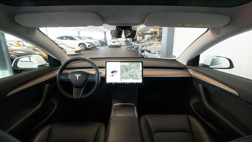 Tesla Model 3 Long Range AWD 4d