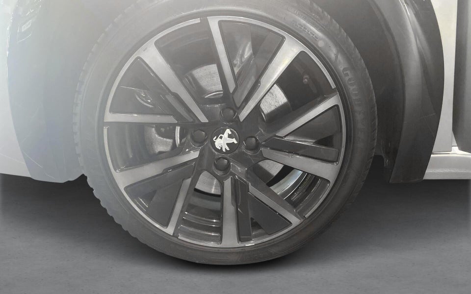 Peugeot e-208 50 GT 5d