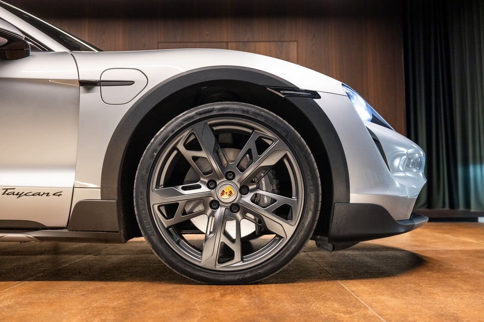 Porsche Taycan 4 Performance+ Cross Turismo 5d