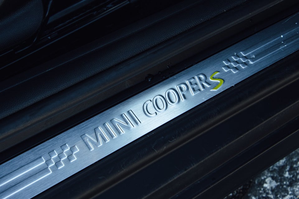 MINI Cooper SE Essential 3d