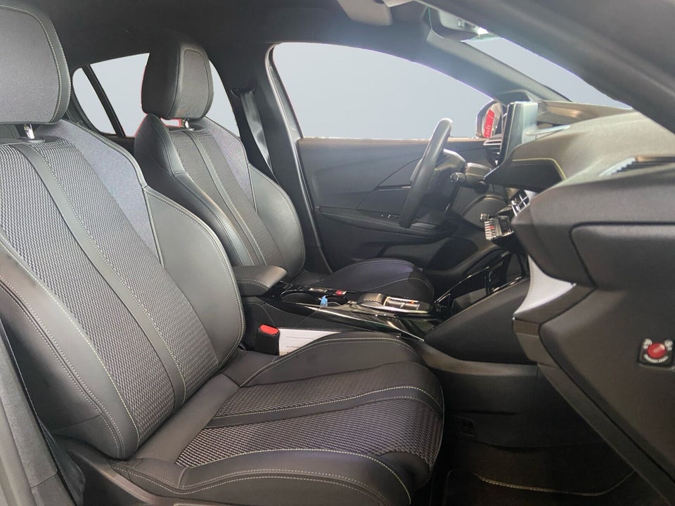 Peugeot e-208 54 GT 5d