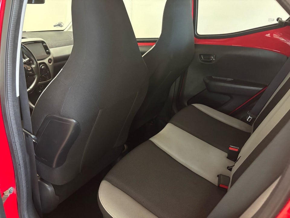 Toyota Aygo 1,0 VVT-i x-play x-touch 5d