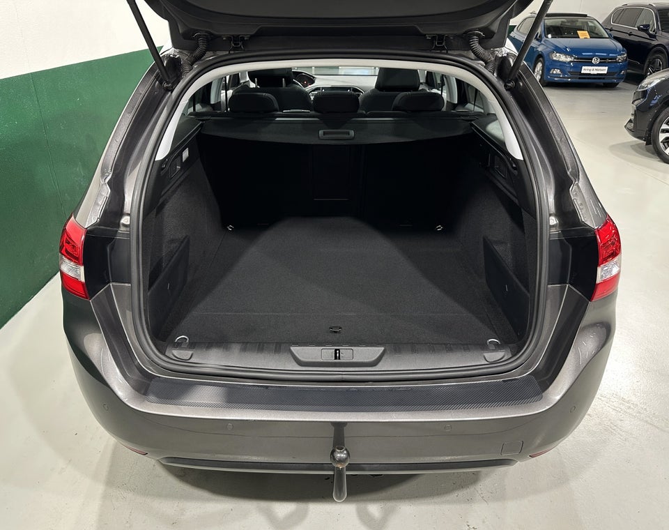 Peugeot 308 1,5 BlueHDi 130 Prestige SW EAT6 5d