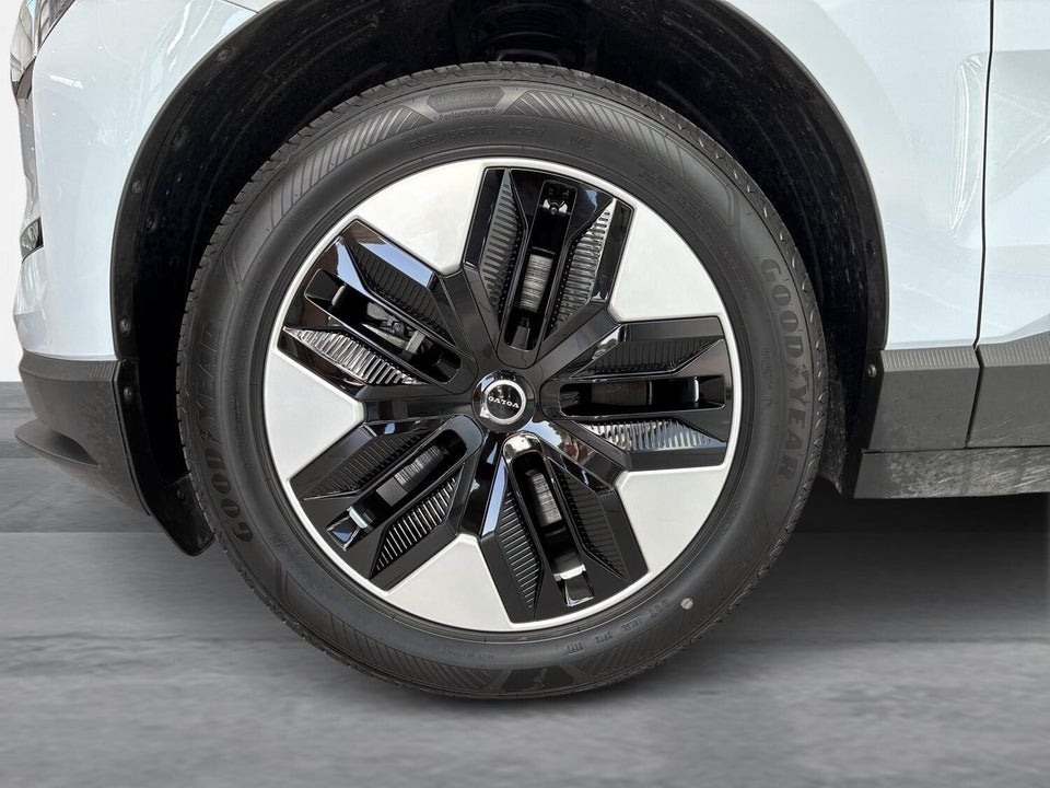 Volvo EX30 Standard Range Plus 5d