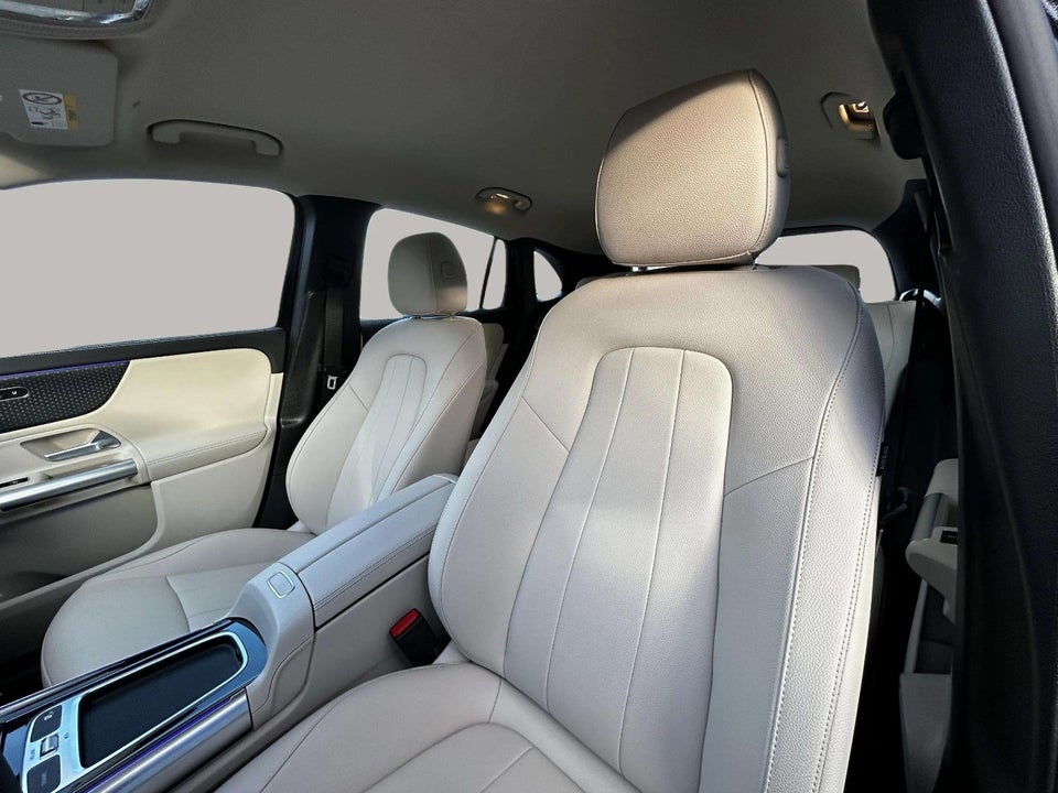 Mercedes EQA300 Progressive 4Matic 5d