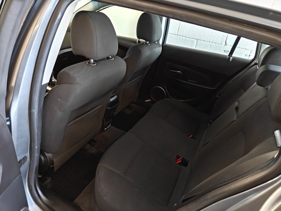 Chevrolet Cruze 1,8 LTZ stc. 5d