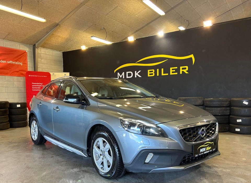 Volvo V40 CC 1,6 D2 115 Momentum 5d