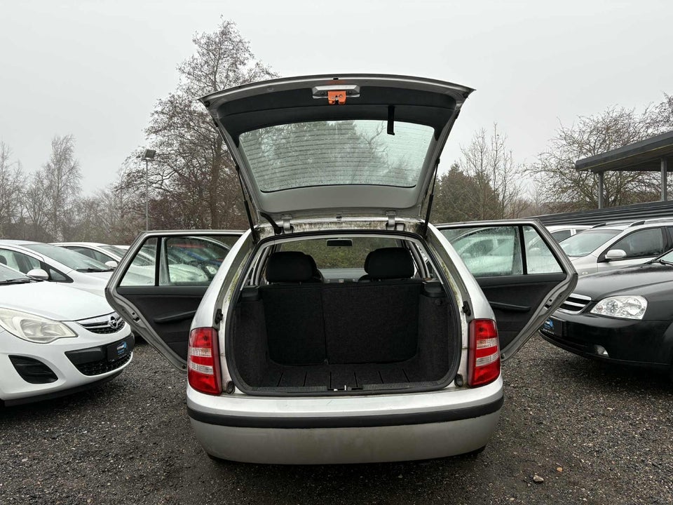 Skoda Fabia 1,4 16V 80 Ambiente Combi 5d