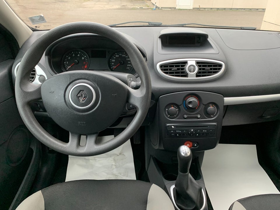 Renault Clio III 1,2 16V Avantage Sport Tourer 5d