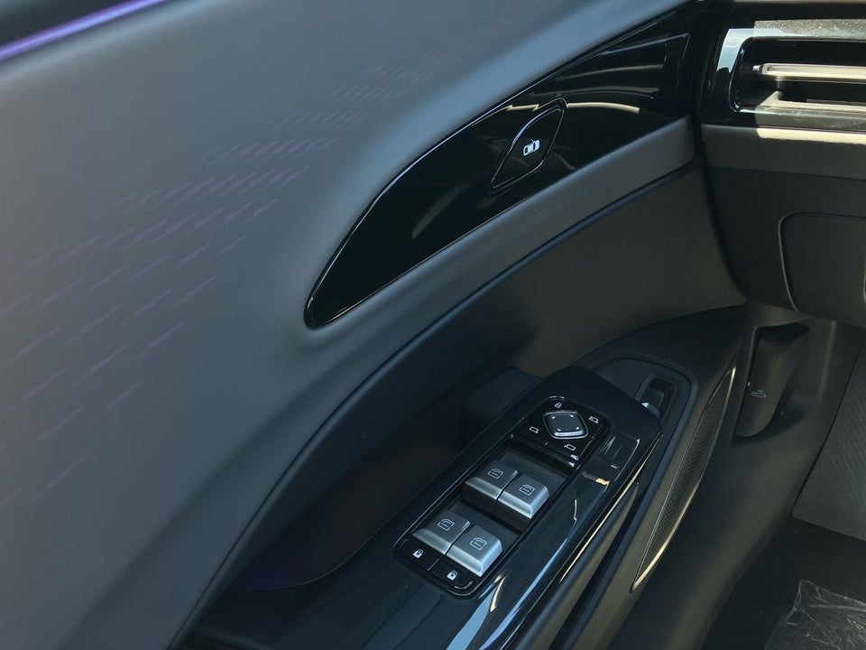 Hongqi EH7 111 Exclusive 4d