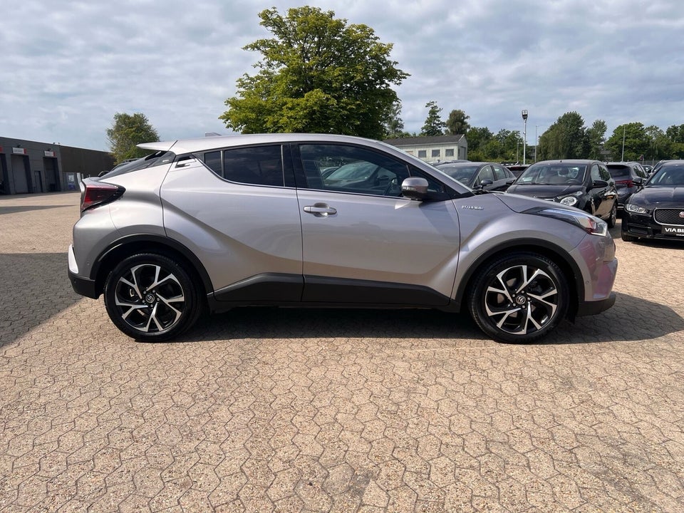 Toyota C-HR 1,8 Hybrid Premium Selected CVT 5d