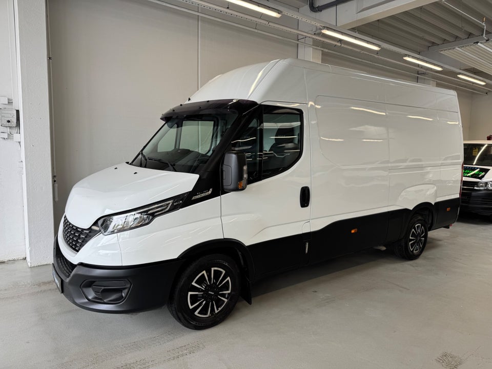 Iveco Daily 2,3 35S16 12m³ Van AG8