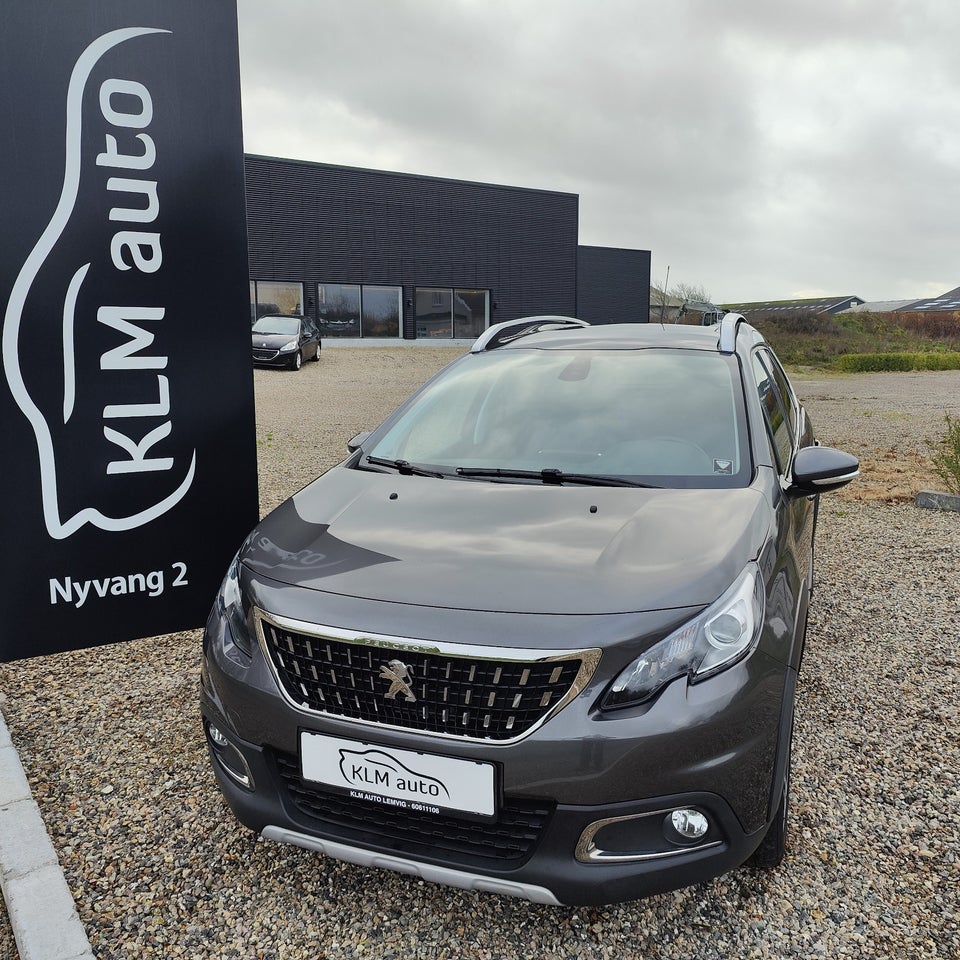 Peugeot 2008 1,6 BlueHDi 100 Selection Sky 5d