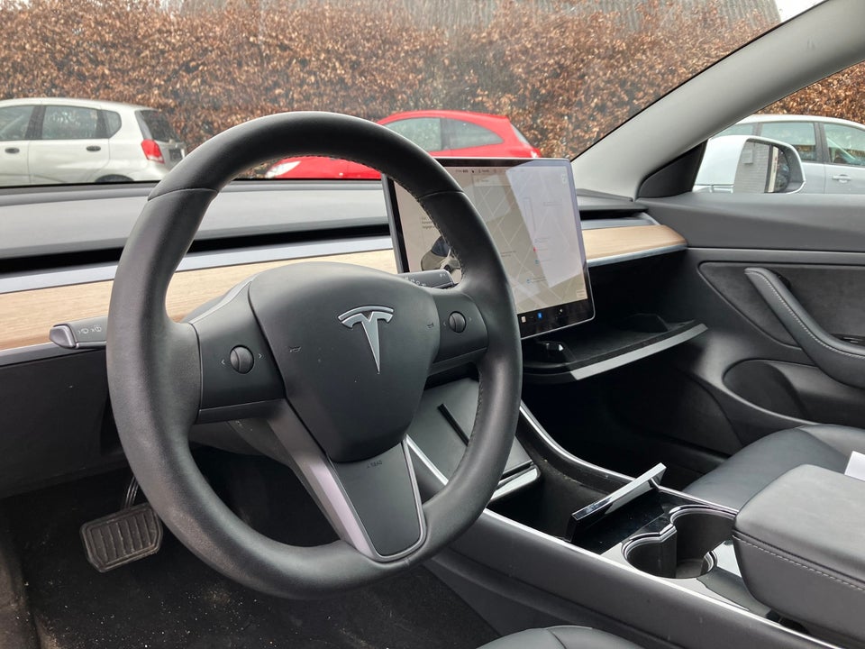 Tesla Model 3 Standard Range+ RWD 4d