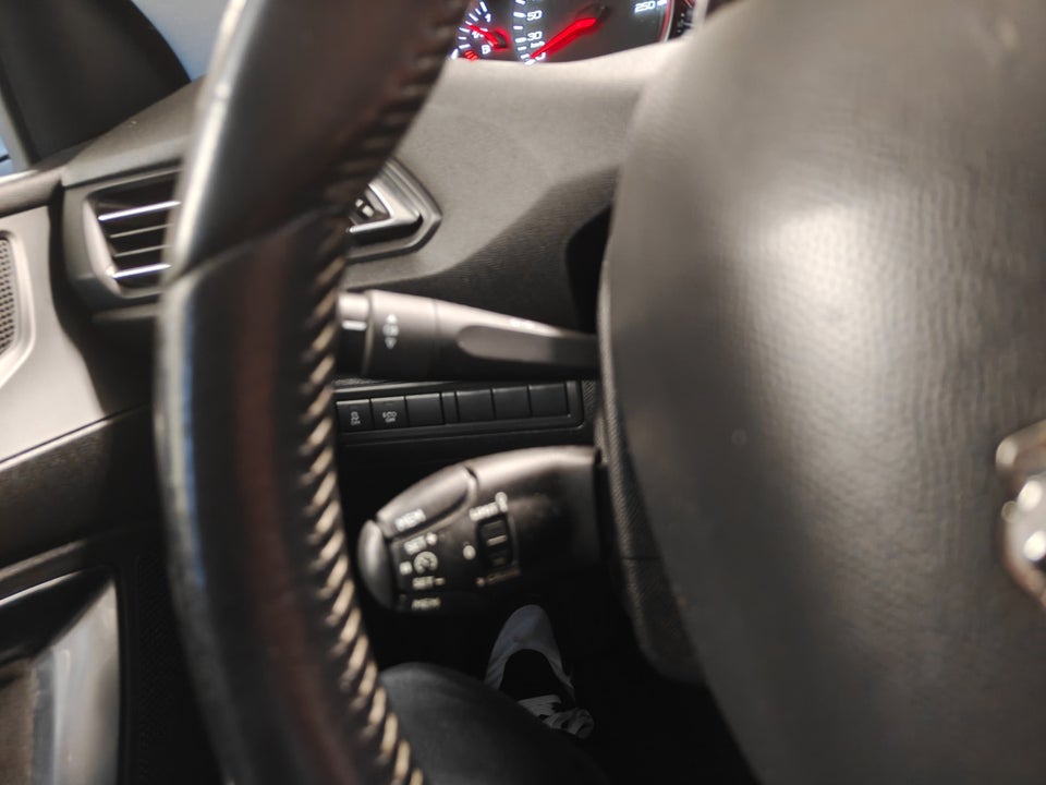 Peugeot 308 1,2 e-THP 110 Active SW 5d