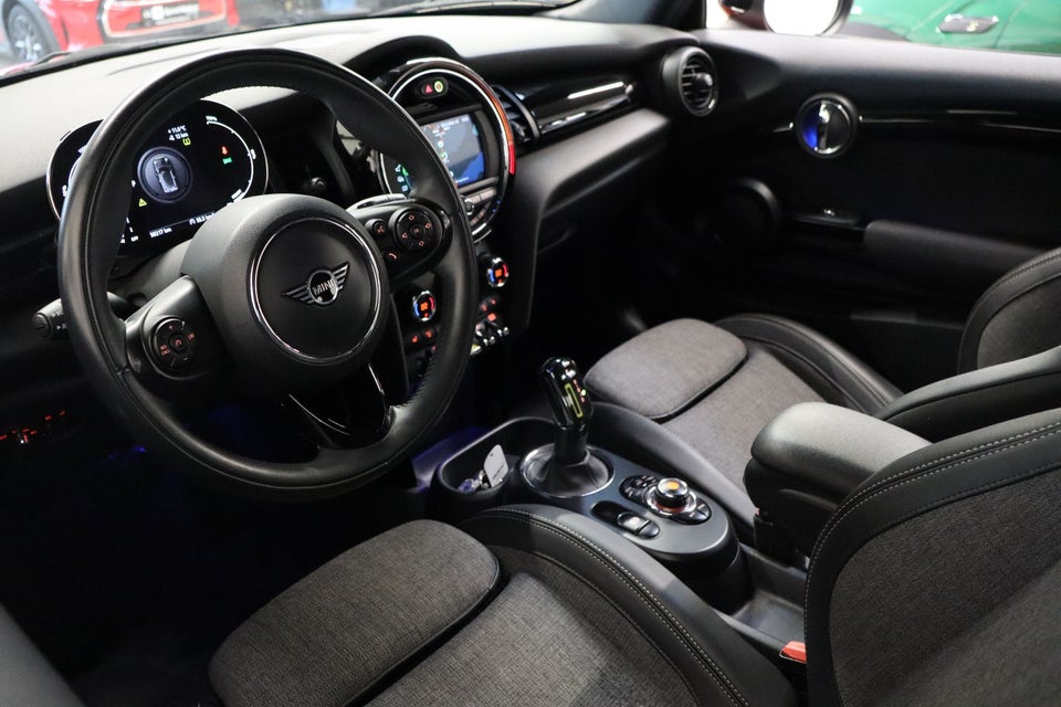 MINI Cooper SE Essential 3d