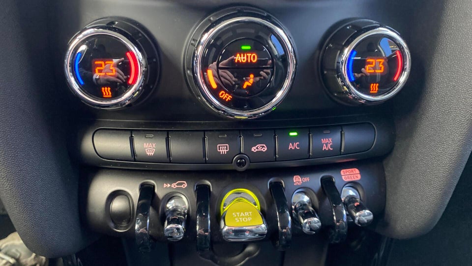 MINI Cooper SE Essential 3d