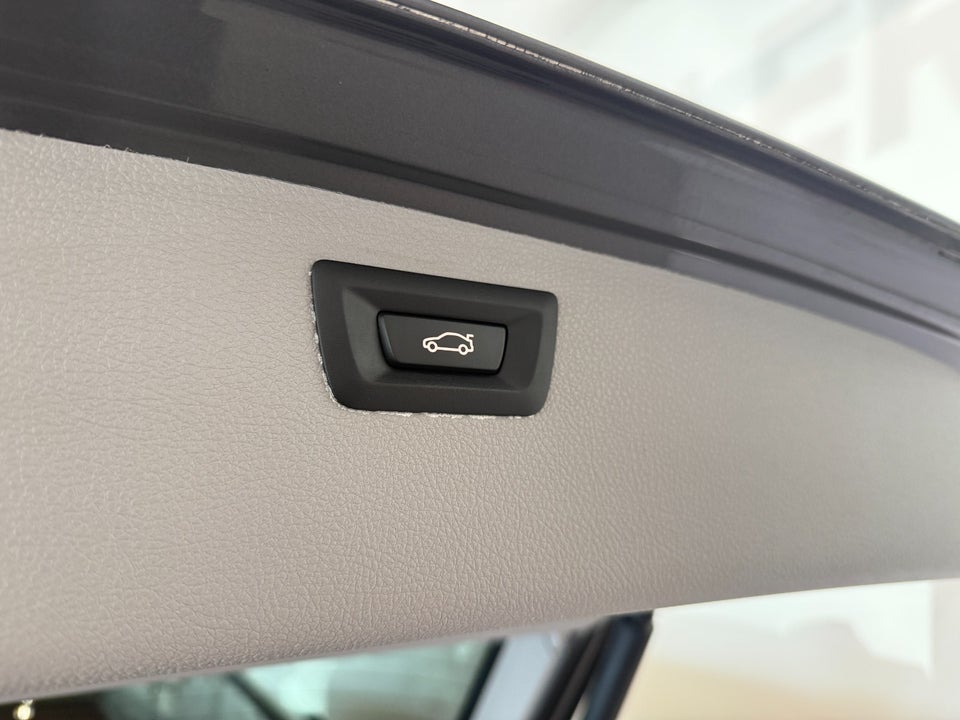 BMW 320d 2,0 Touring Advantage aut. 5d