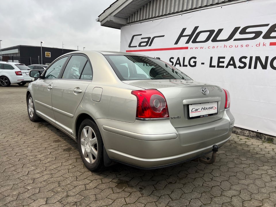 Toyota Avensis 1,8 VVT-i Terra 4d