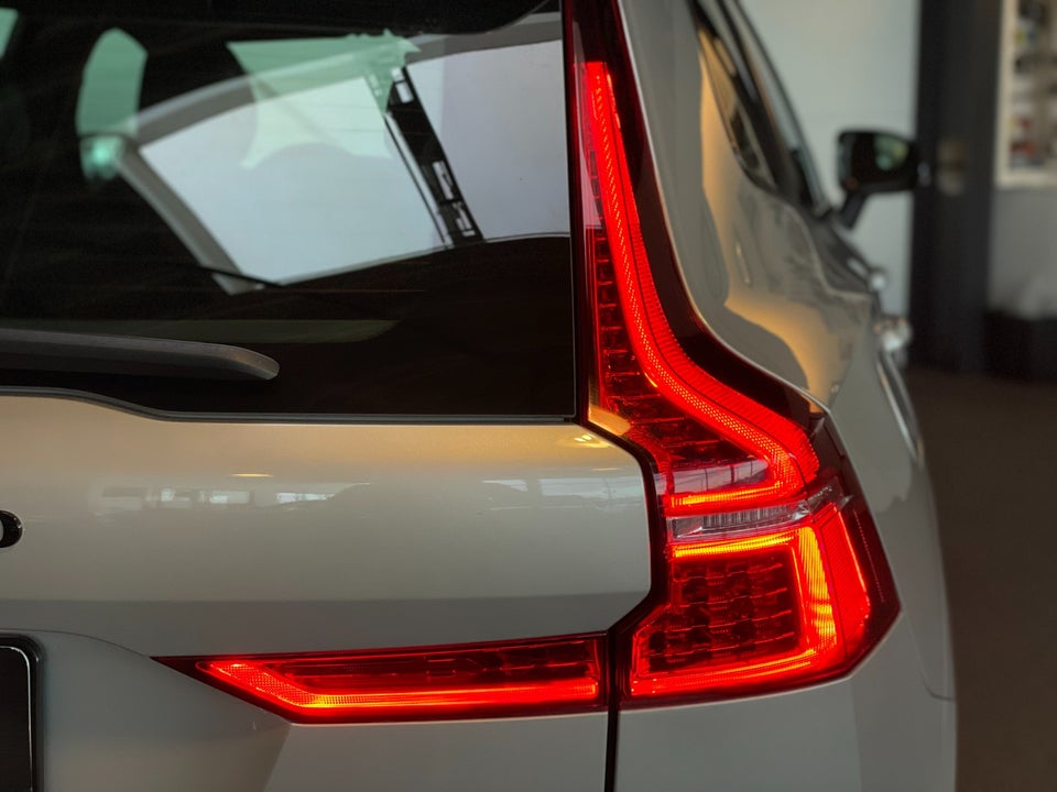 Volvo XC60 2,0 T8 ReCharge R-Design aut. AWD 5d