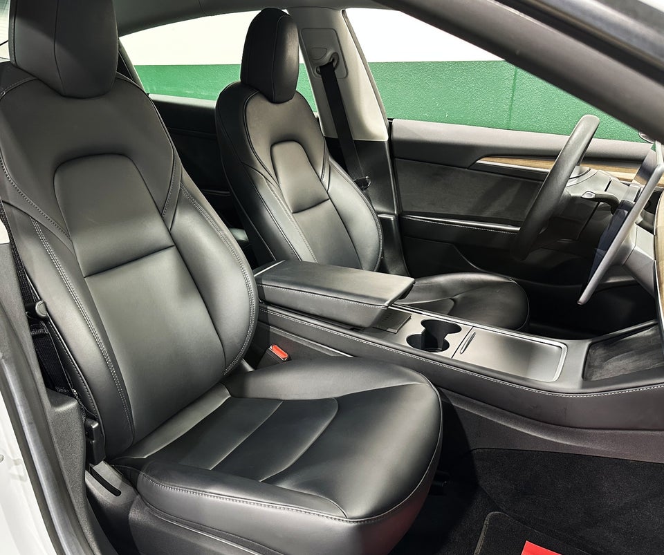 Tesla Model 3 RWD 4d
