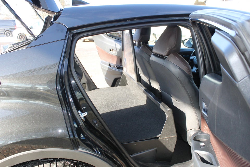 Toyota C-HR 1,8 Hybrid Premium Selected CVT Van 5d