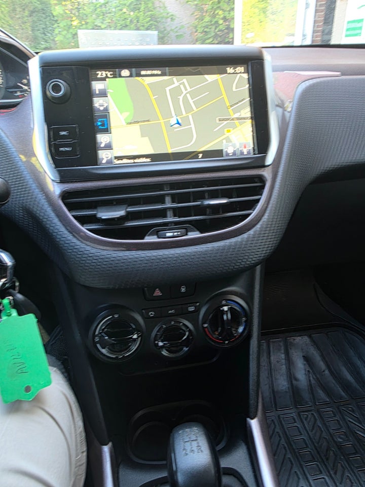 Peugeot 2008 1,2 e-THP 110 Active 5d