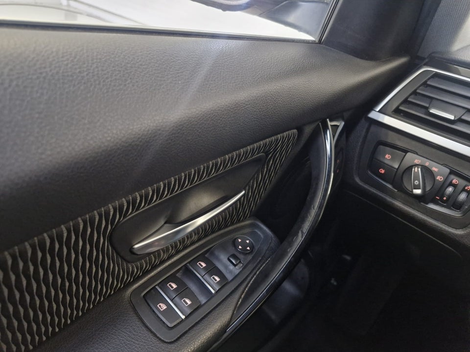 BMW 320i 2,0 Advantage aut. 4d