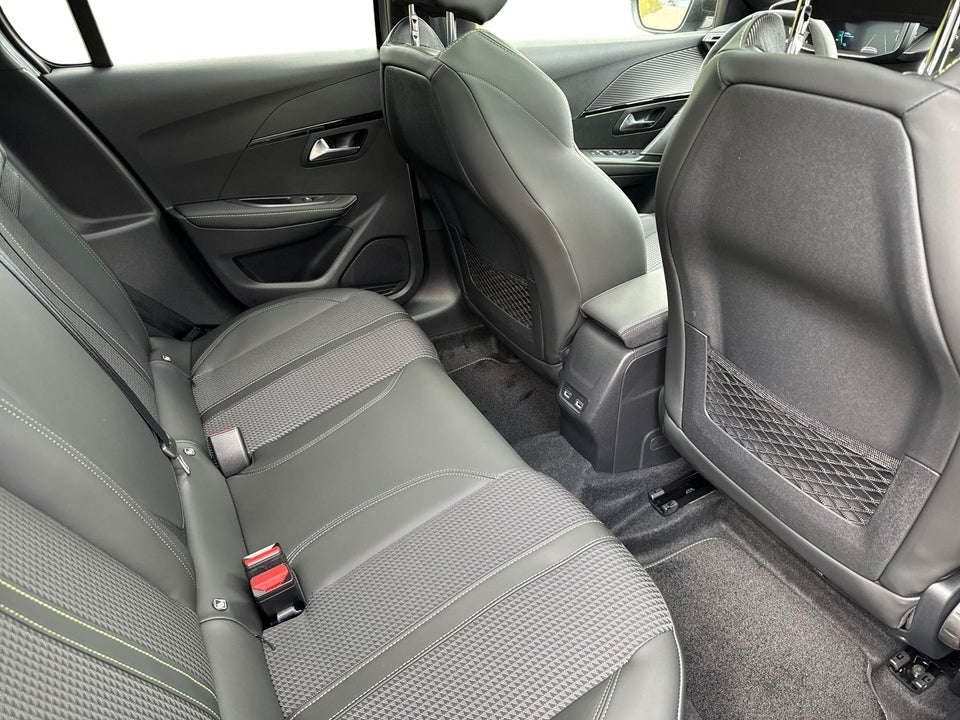 Peugeot e-208 50 GT Sky 5d