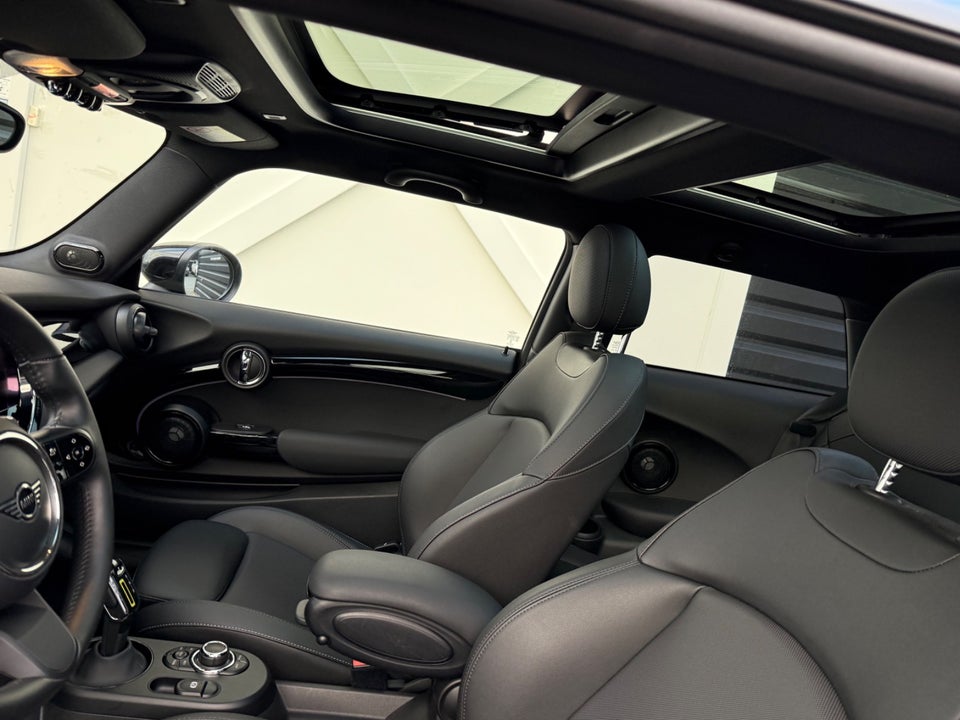 MINI Cooper SE Classic Trim 3d