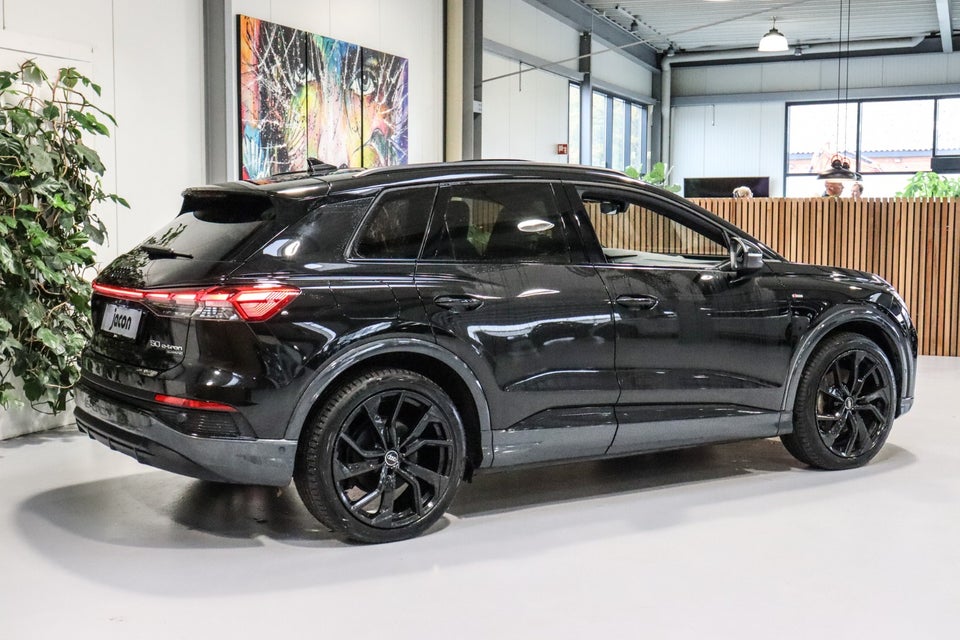 Audi Q4 e-tron 50 S-line quattro 5d