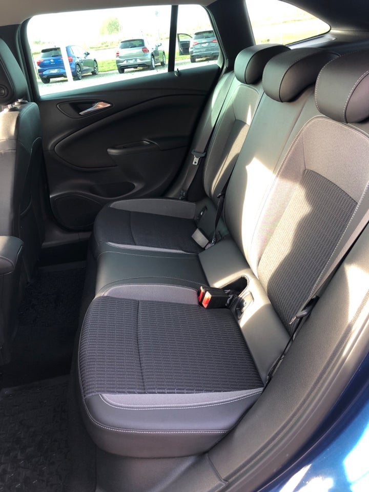 Opel Astra 1,2 T 110 Elegance Sports Tourer 5d