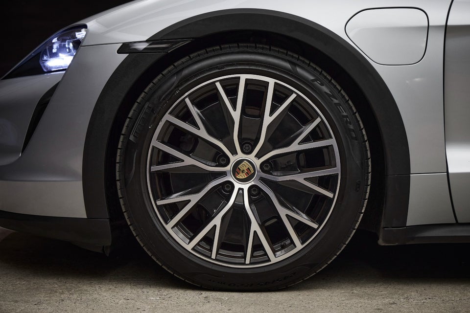 Porsche Taycan 4 Performance+ Cross Turismo 5d