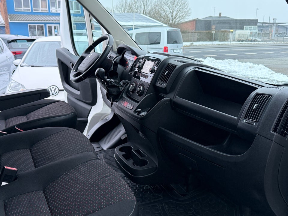 Peugeot Boxer 333 2,2 BlueHDi 140 L3H2 Premium