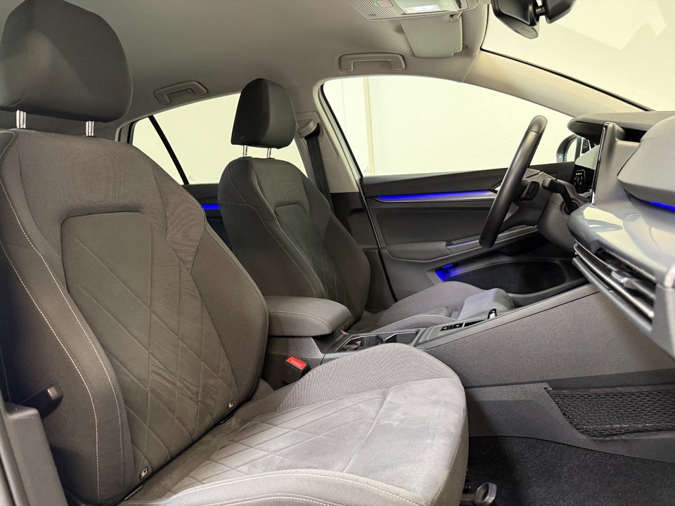 VW Golf VIII 2,0 TDi 150 Style DSG 5d