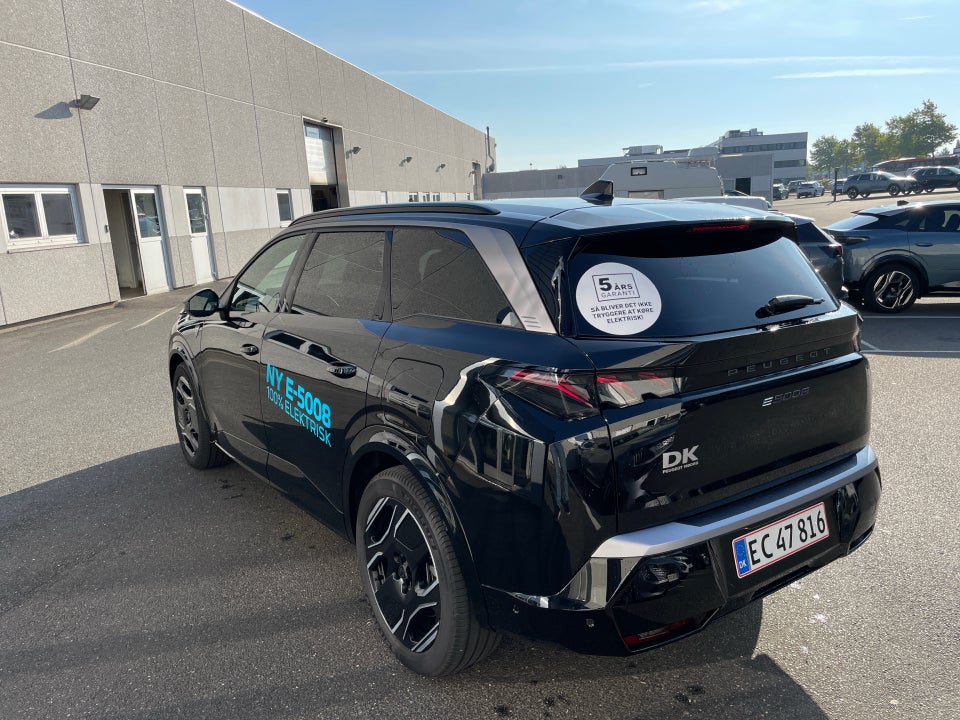 Peugeot e-5008 77 GT Pack 7prs 5d