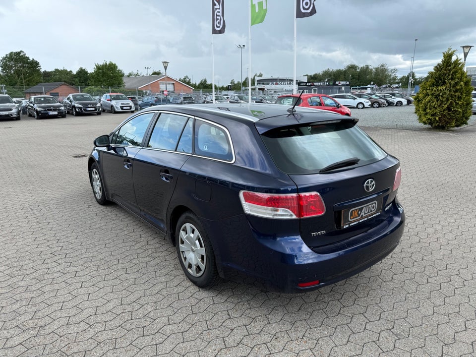 Toyota Avensis 1,6 VVT-i T1 stc. 5d
