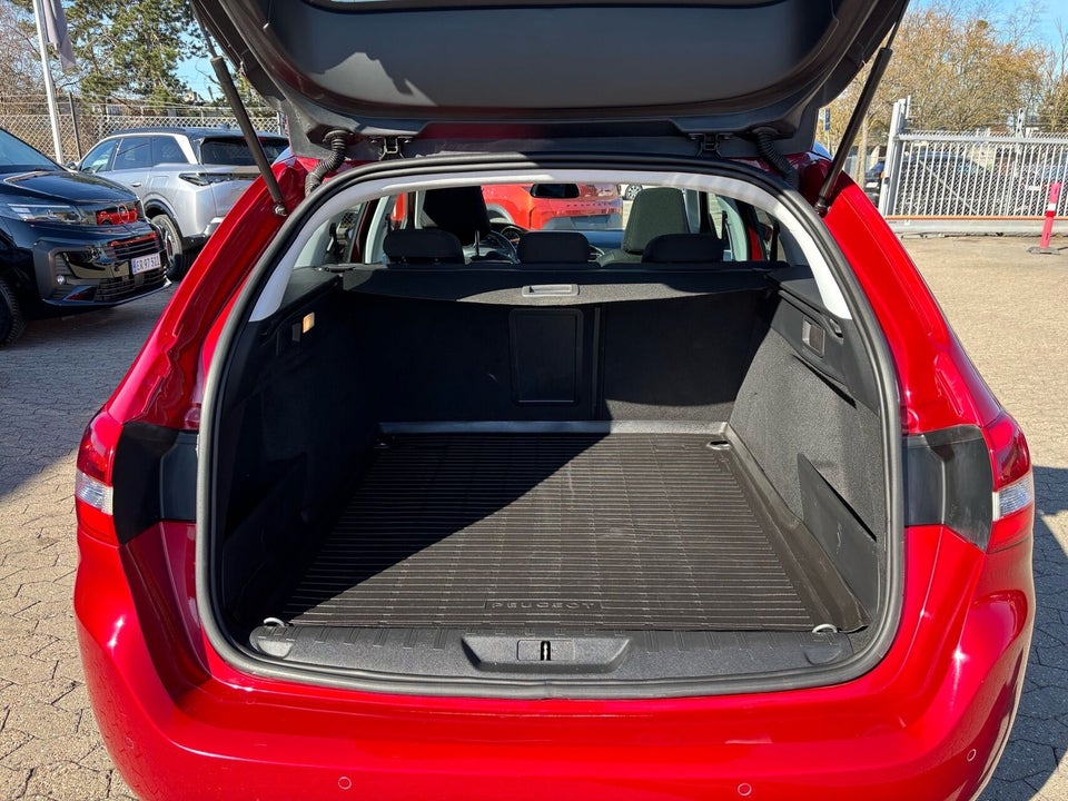 Peugeot 308 1,6 BlueHDi 120 Allure Sky SW EAT6 5d