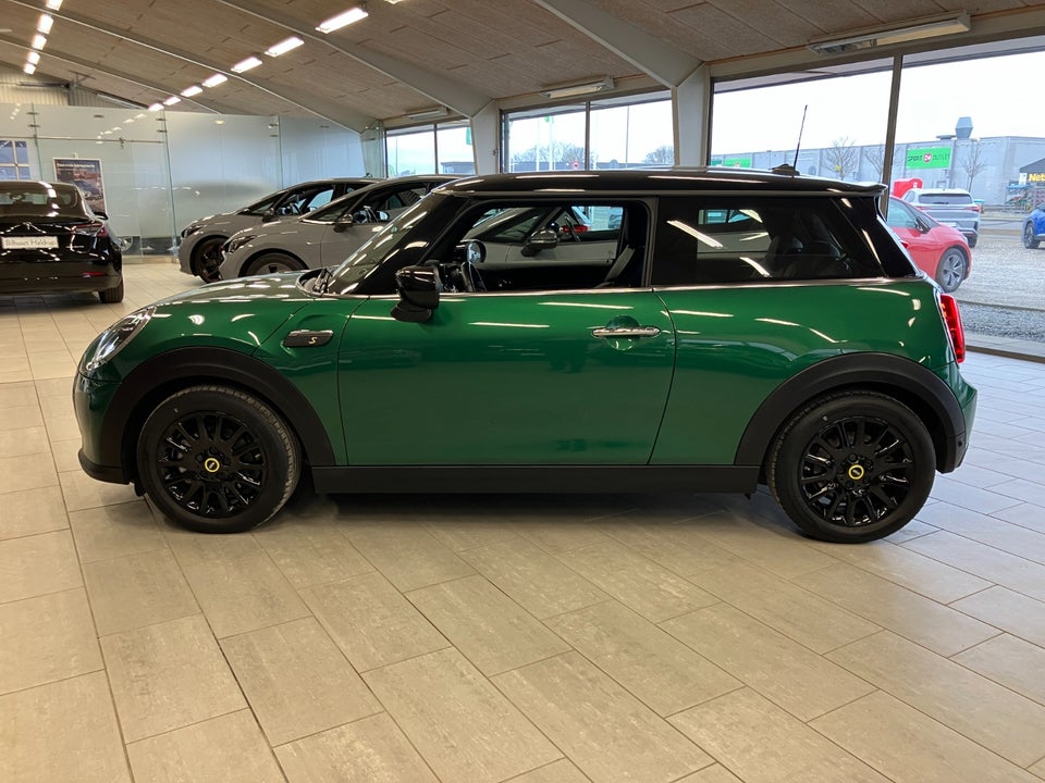 MINI Cooper SE Essential 3d