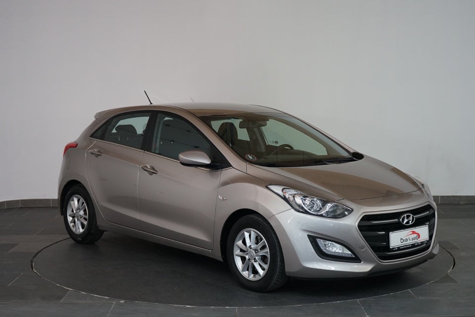 Hyundai i30 1,6 CRDi 110 Trend 5d