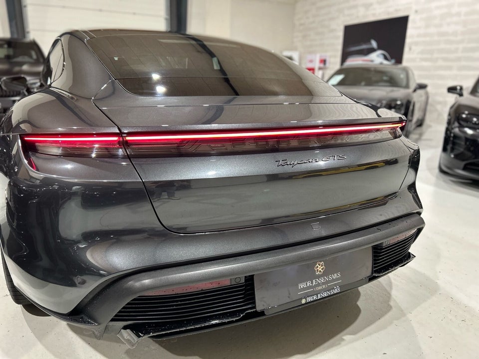 Porsche Taycan GTS Performance+  4d