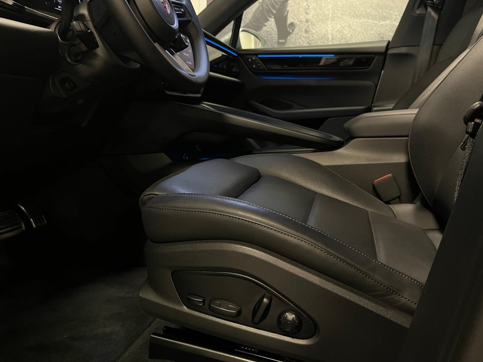 Porsche Macan 4 5d