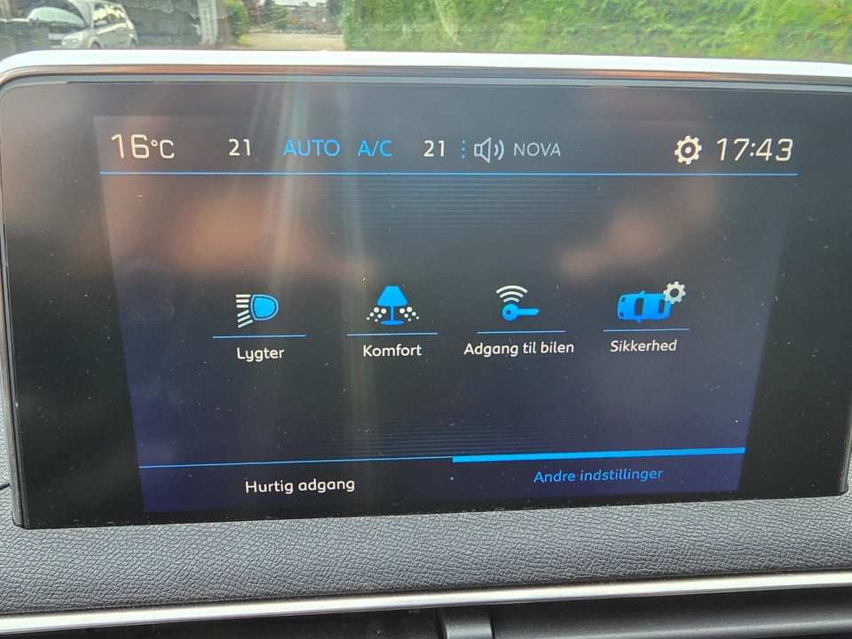 Peugeot 3008 1,2 e-THP 130 Allure EAT6 5d